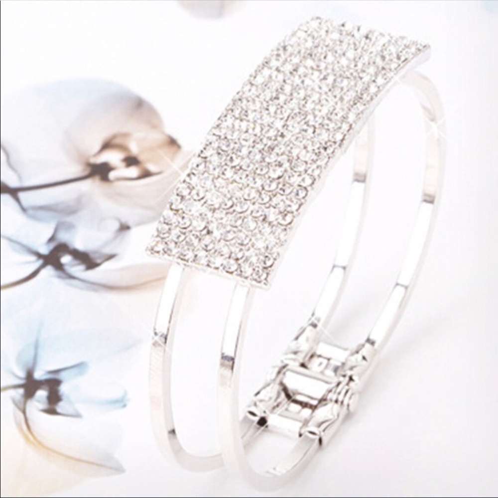 5⭐️RATED CRYSTAL BLING BANGLE CUFF - Picture 5 of 7